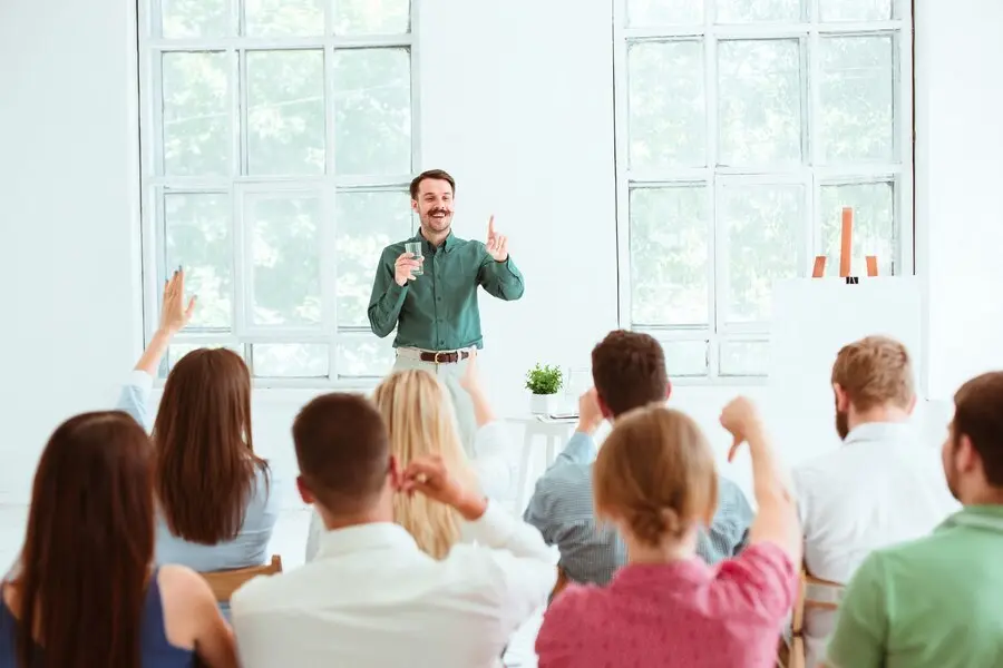 coaching hombre profesor camisa verde clase adultos